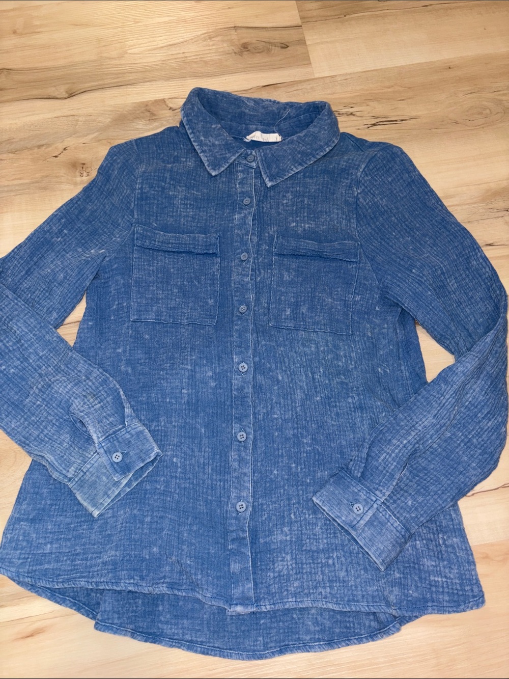 New In (by LoveRiche) Double Gauze Button Down Shirt blue size medium beach soft